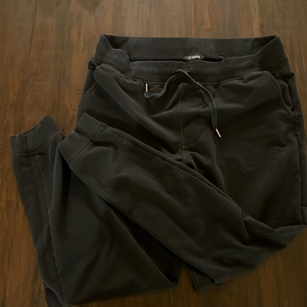 Cuts men’s black jogger XL
